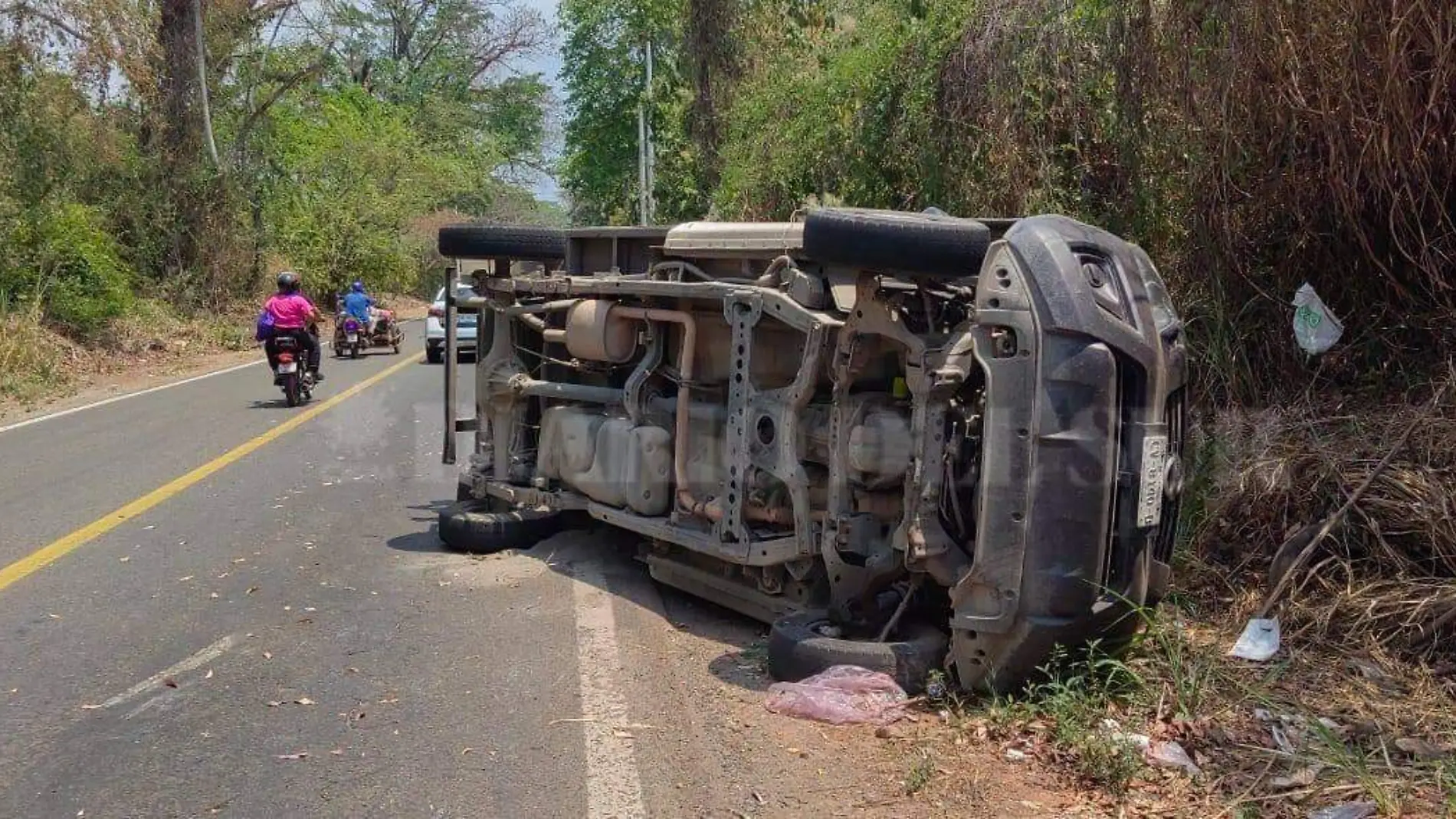 camioneta volcada